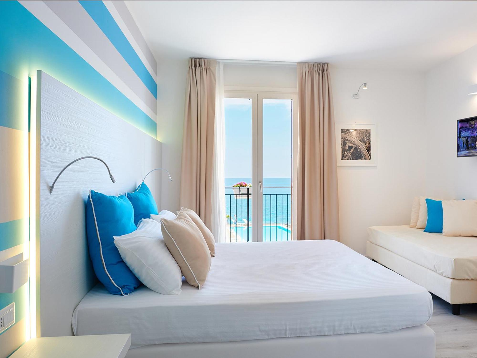 Chambre Triple avec Balcon - Premier Étage - Vue sur Mer